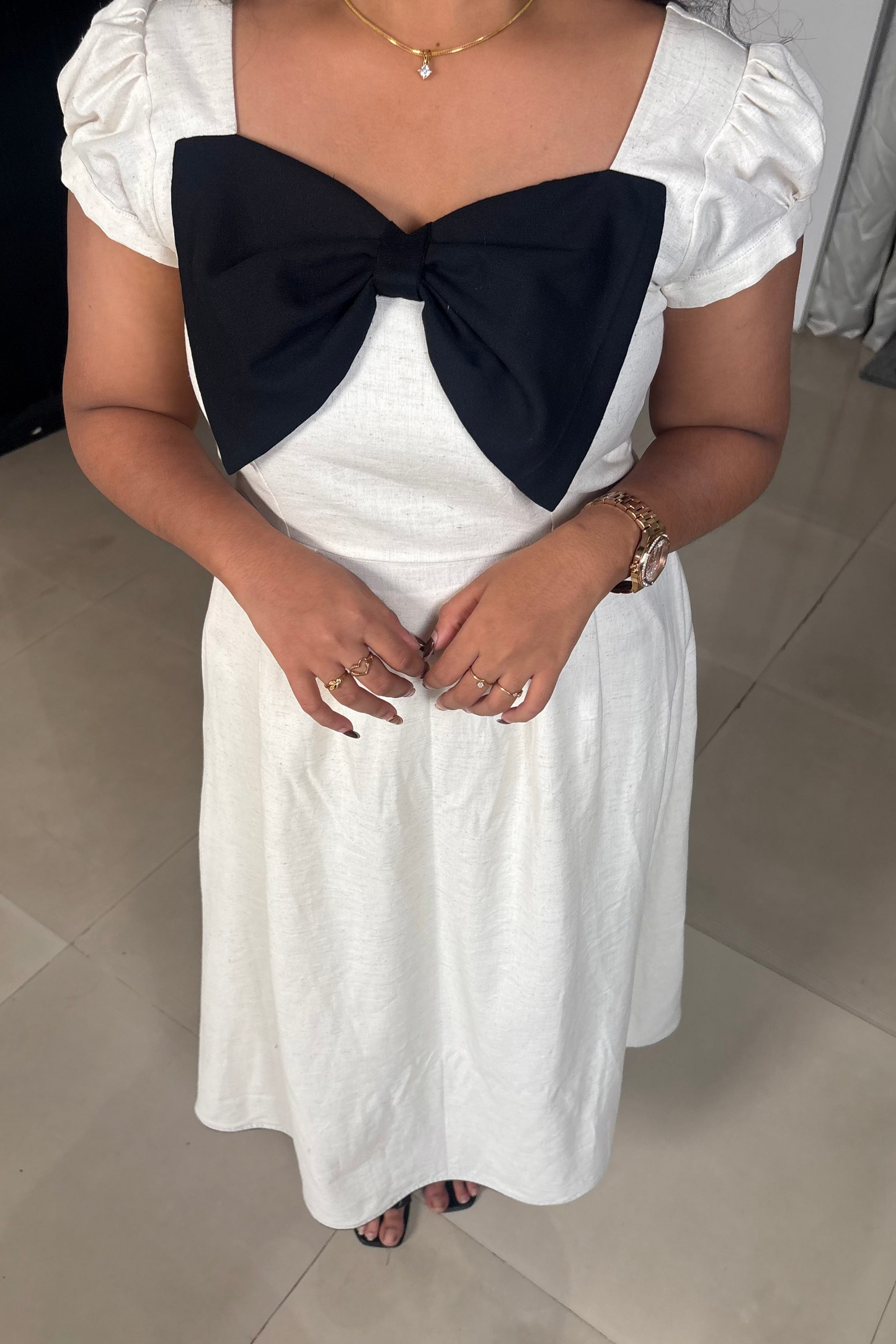 Beige bow